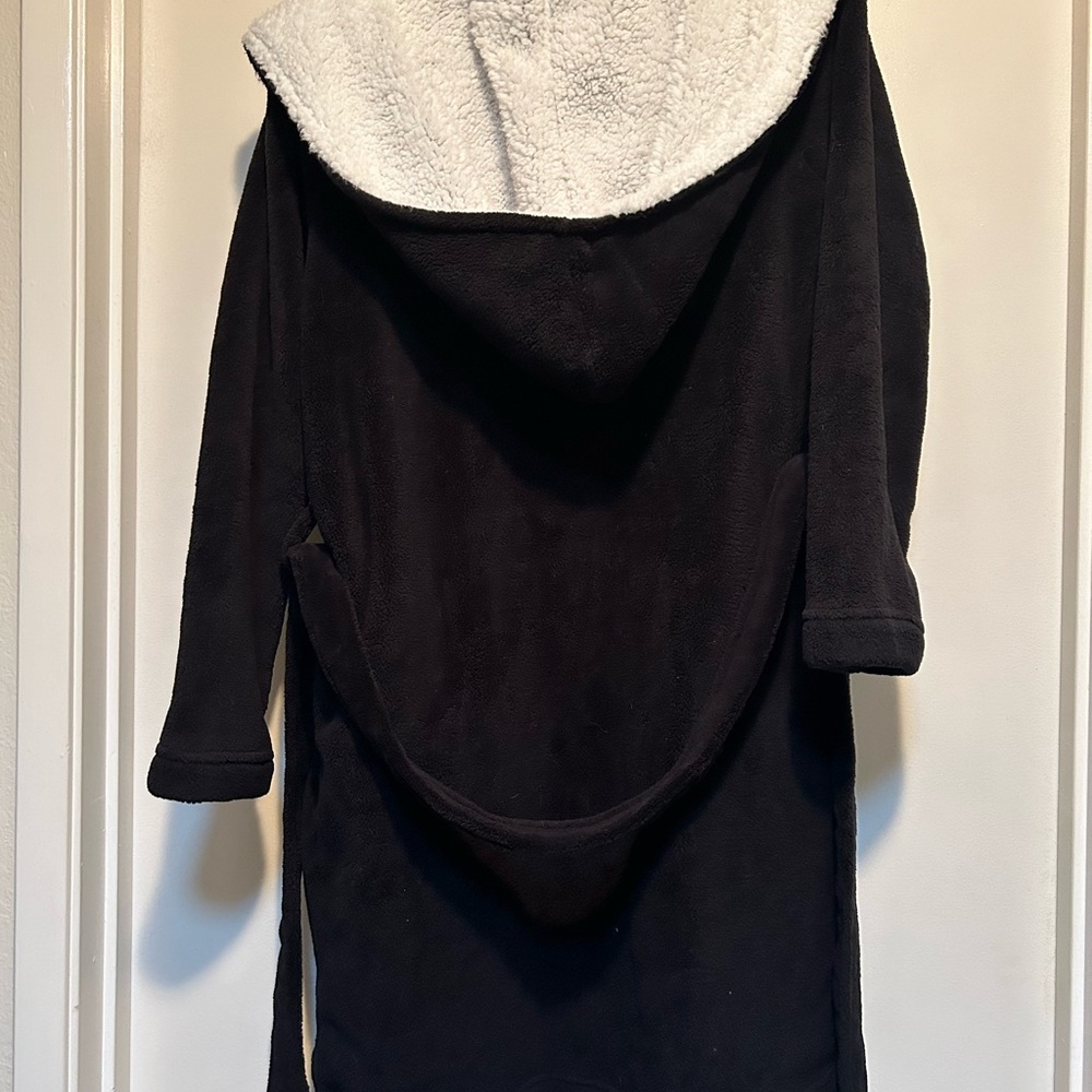 Victoria Secret Soft Comfy Robe - Picture 9 of 9